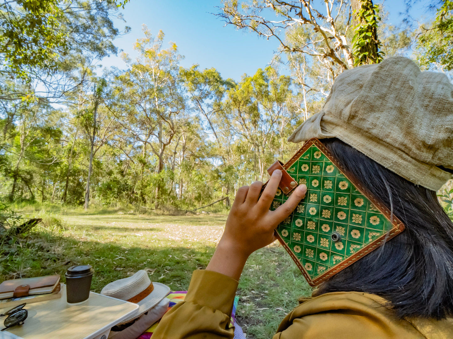 Nature inspired leather phone wallet - Green Nature