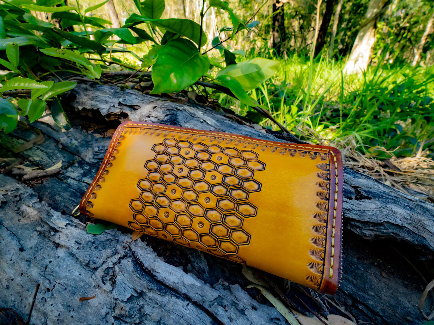 "Bee hive Summer" nature inspired round zip leather long wallet purse