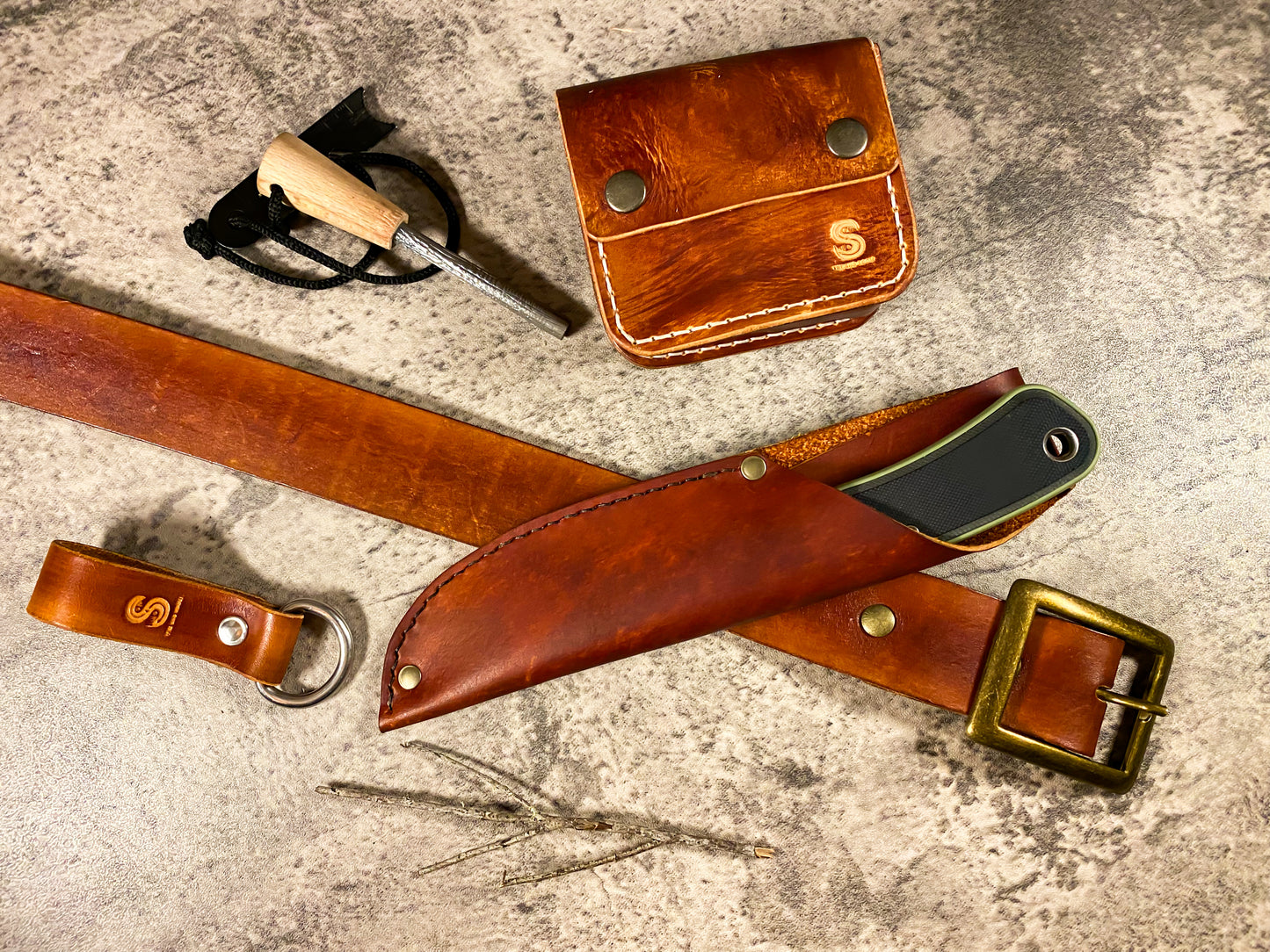 Bush crafters knife sheath with removable belt attachment