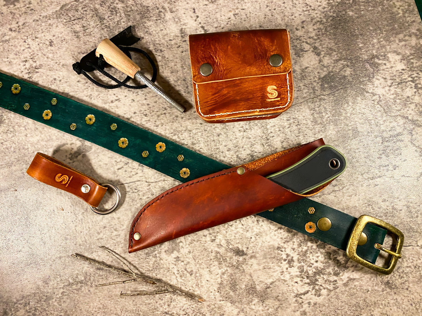 Wild explorer's custom leather belt - Flowers