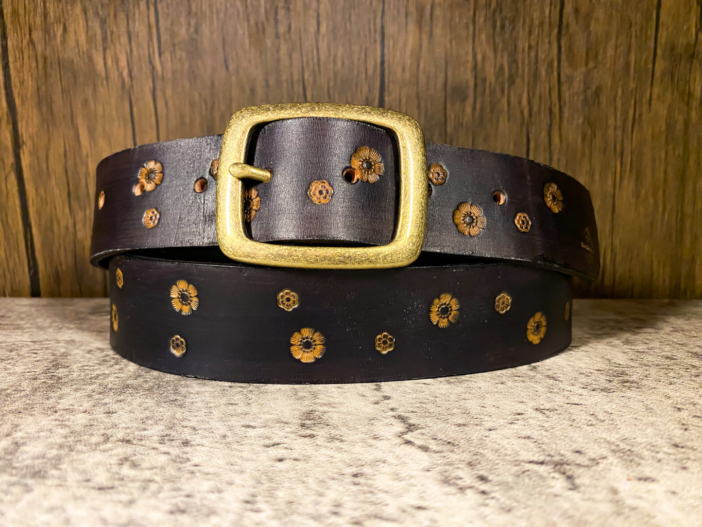 Wild explorer's custom leather belt - Flowers