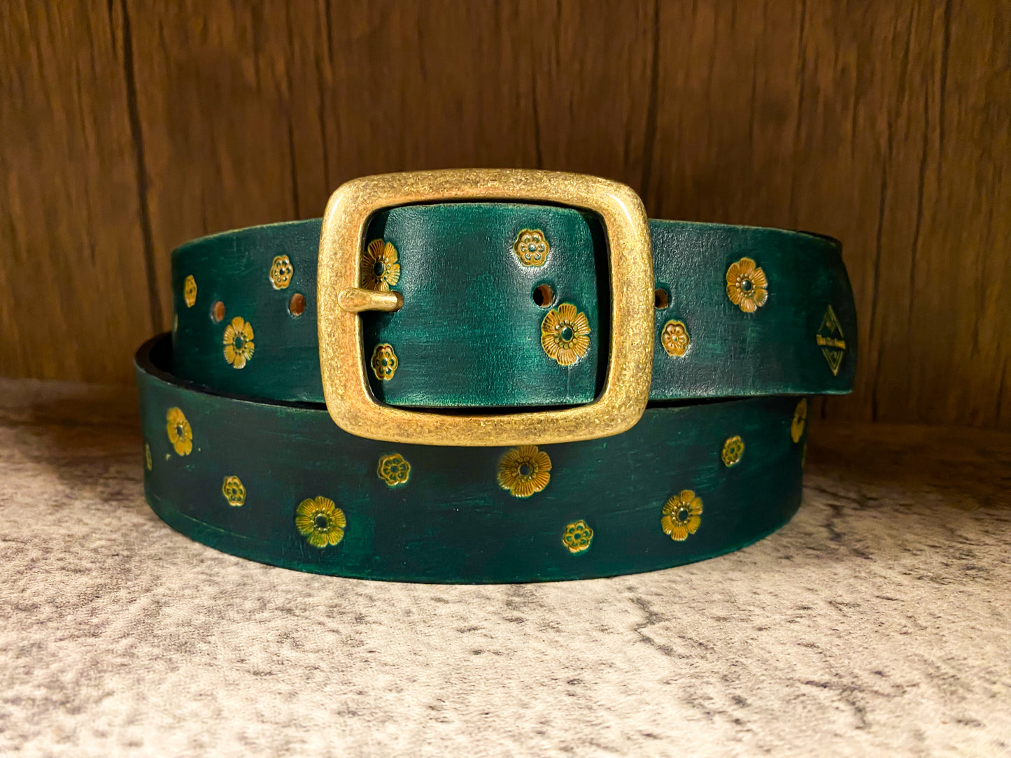 Wild explorer's custom leather belt - Flowers