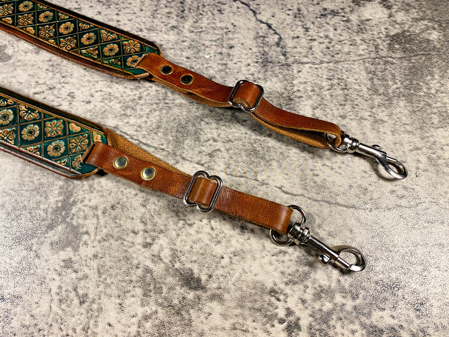 Adventurers full grain leather camera strap - green nature