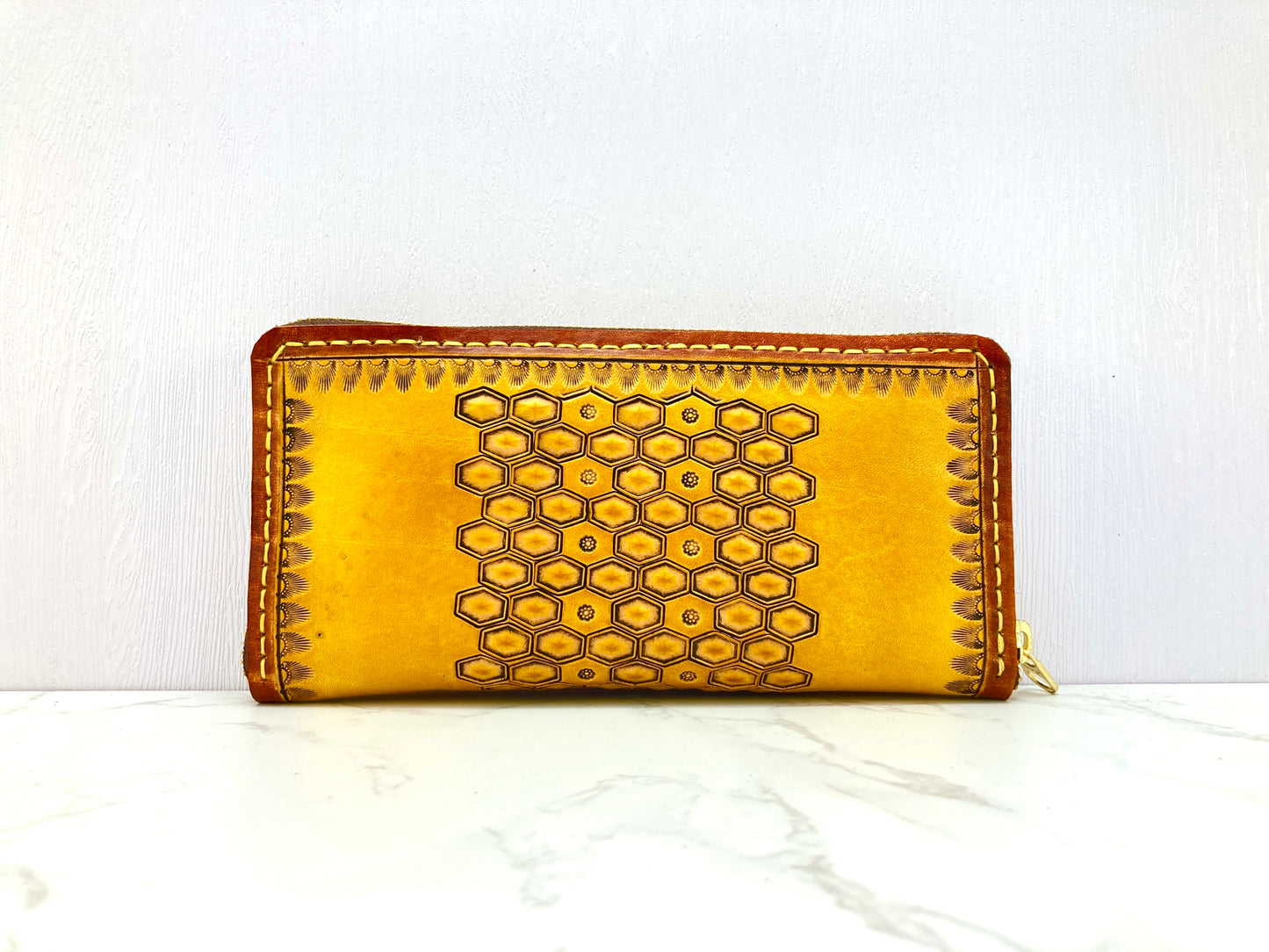 "Bee hive Summer" round zip long wallet purse