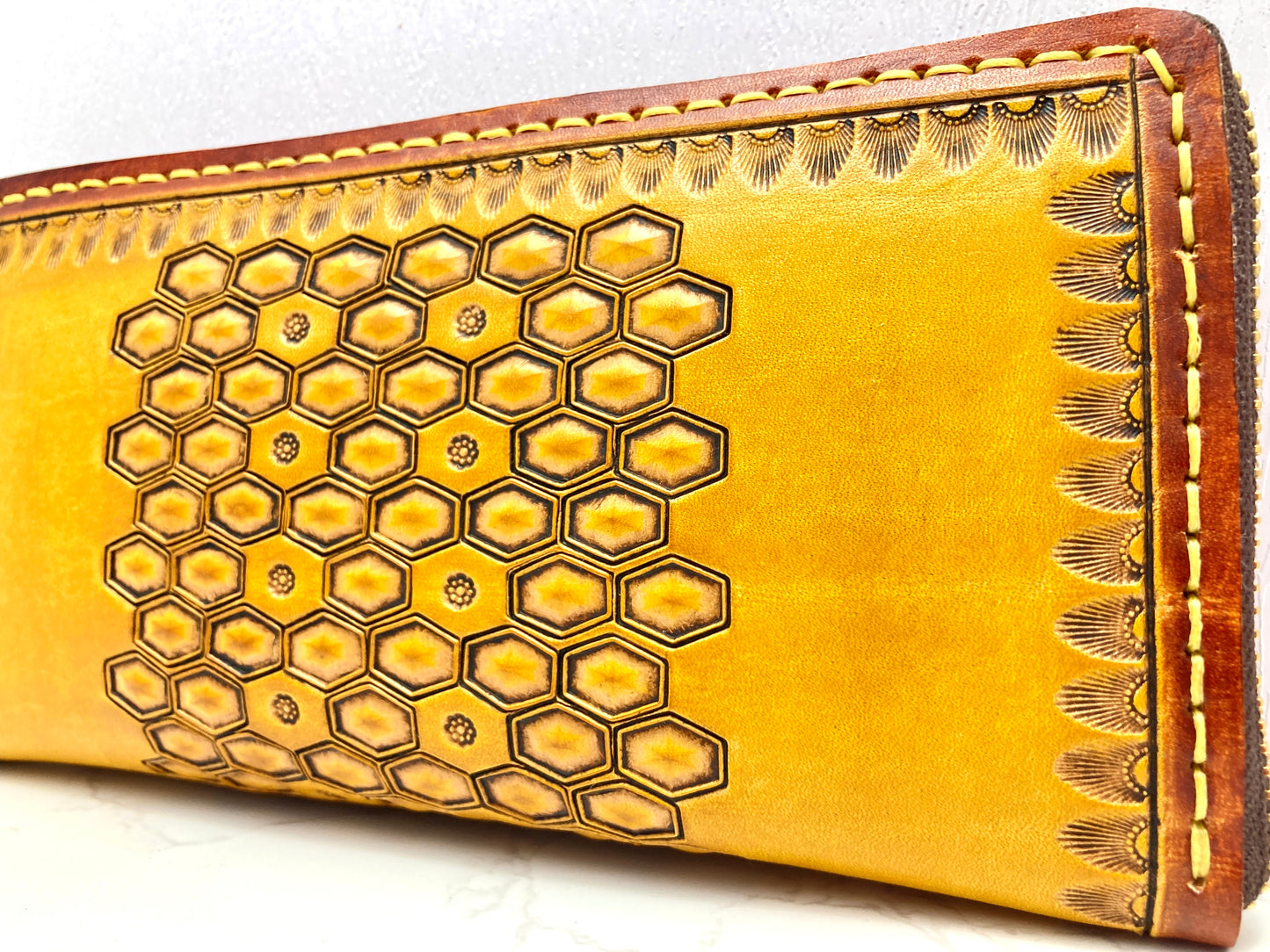 "Bee hive Summer" round zip long wallet purse