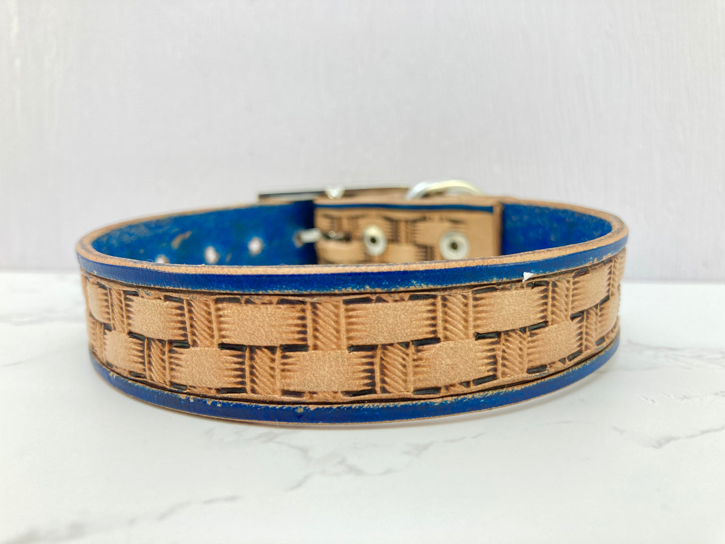 "Basket Weave" Hand carved narrow dog collar - Small - Medium