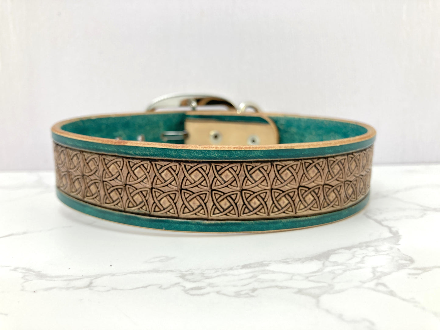 "Celtic knots" Hand carved wide dog collar - Medium - Large