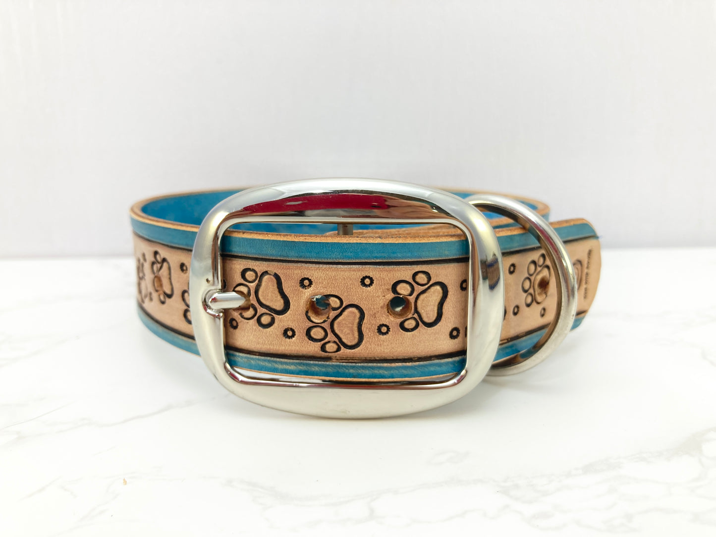 "Paw Prints" Hand carved wide dog collar - Medium - Large