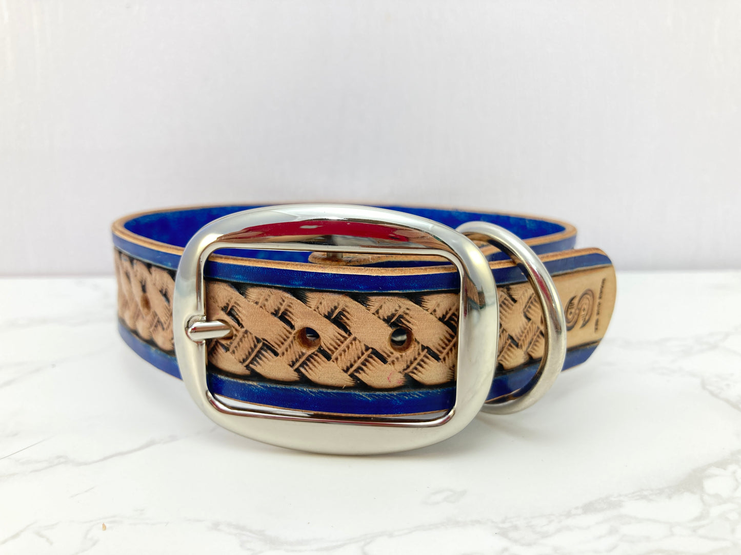 "Basket Weave" Hand carved wide dog collar - Medium - Large