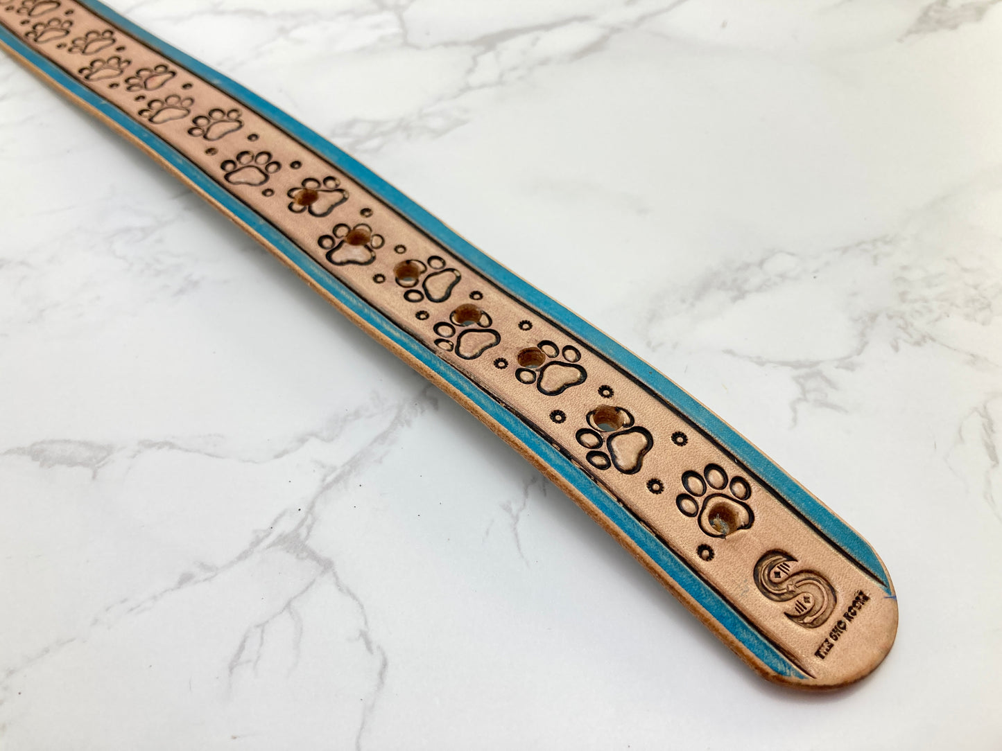 "Paw Prints" Hand carved wide dog collar - Medium - Large