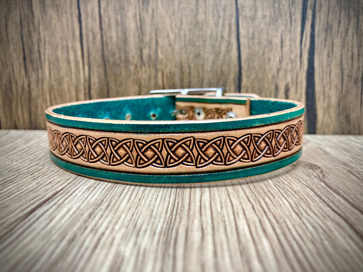 "Celtic knots" Hand carved narrow dog collar - Small - Medium