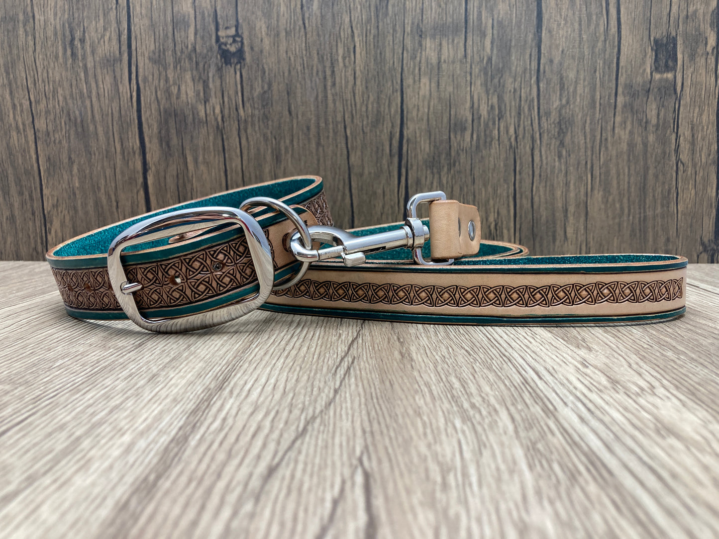 "Celtic knots" Hand carved wide dog collar - Medium - Large