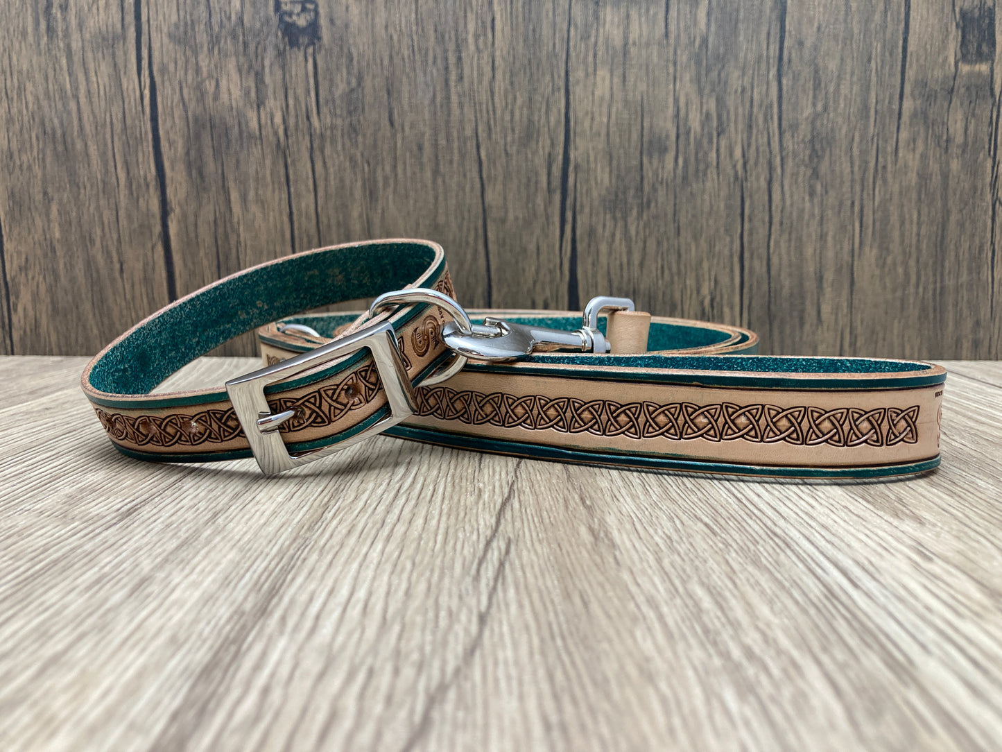 "Celtic knots" Hand carved narrow dog collar - Small - Medium