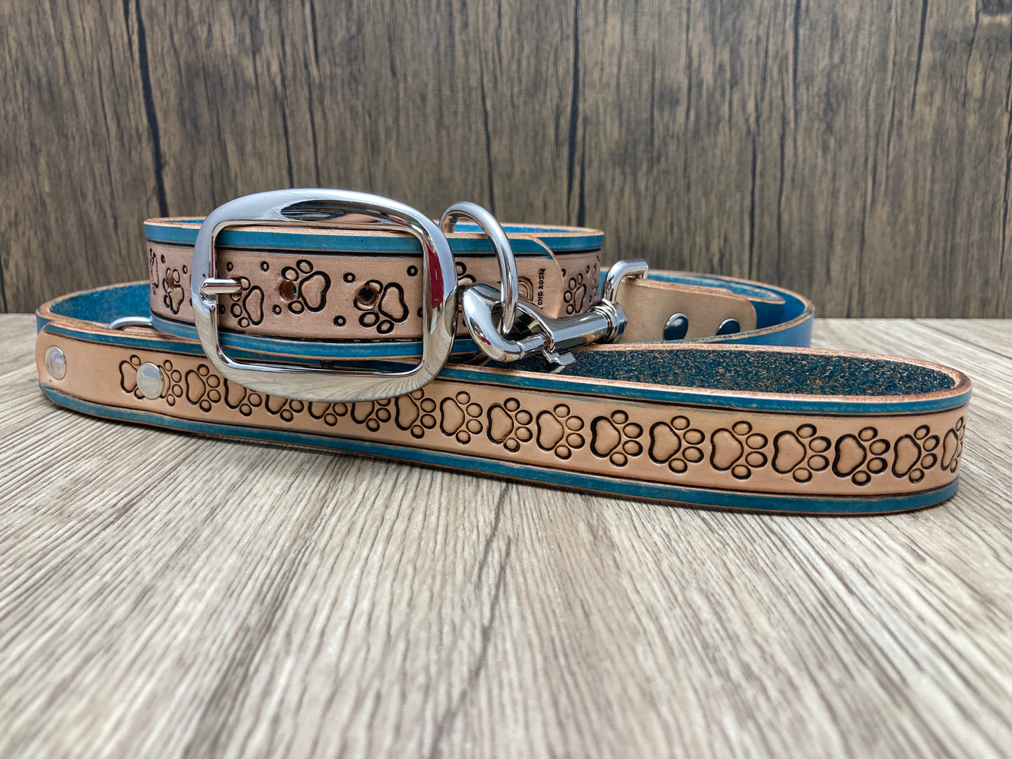 "Paw Prints" Hand carved wide dog collar - Medium - Large