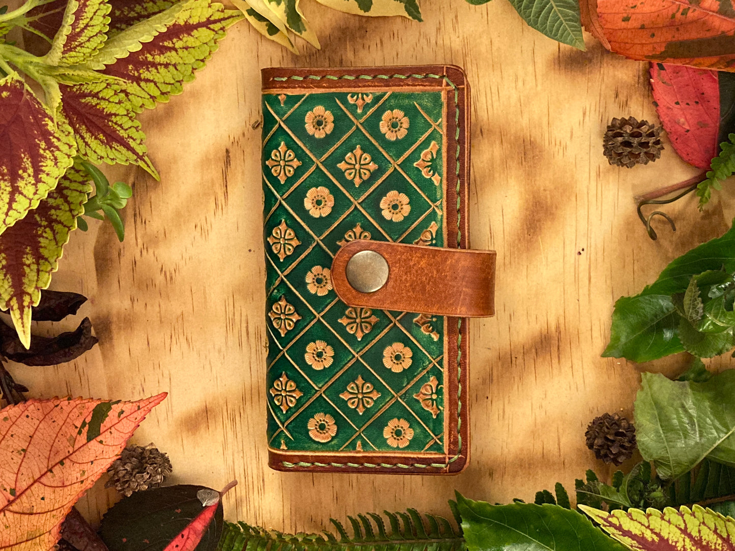 Nature inspired leather phone wallet - Green Nature