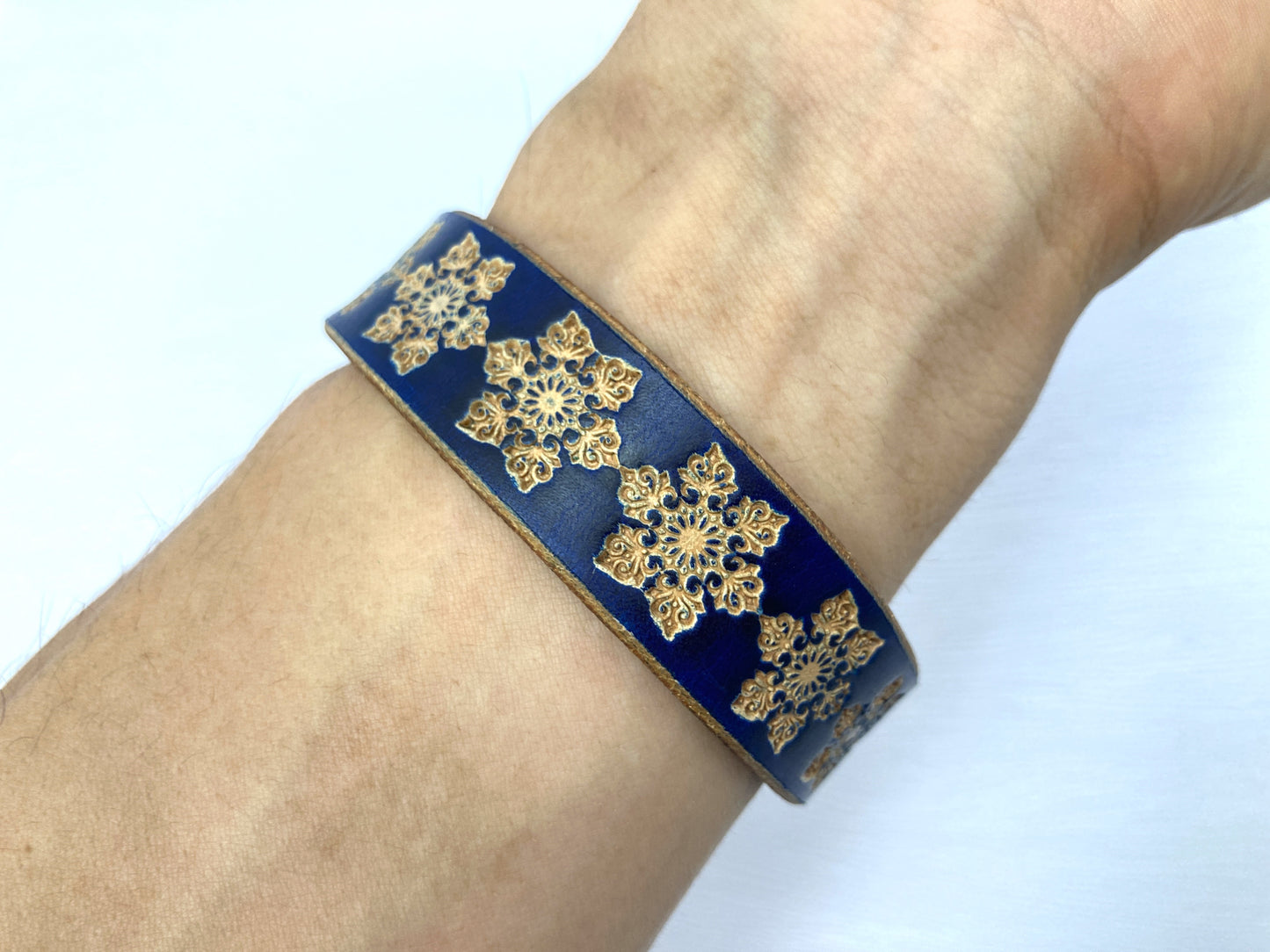 Nature inspired leather wrist band - bracelet