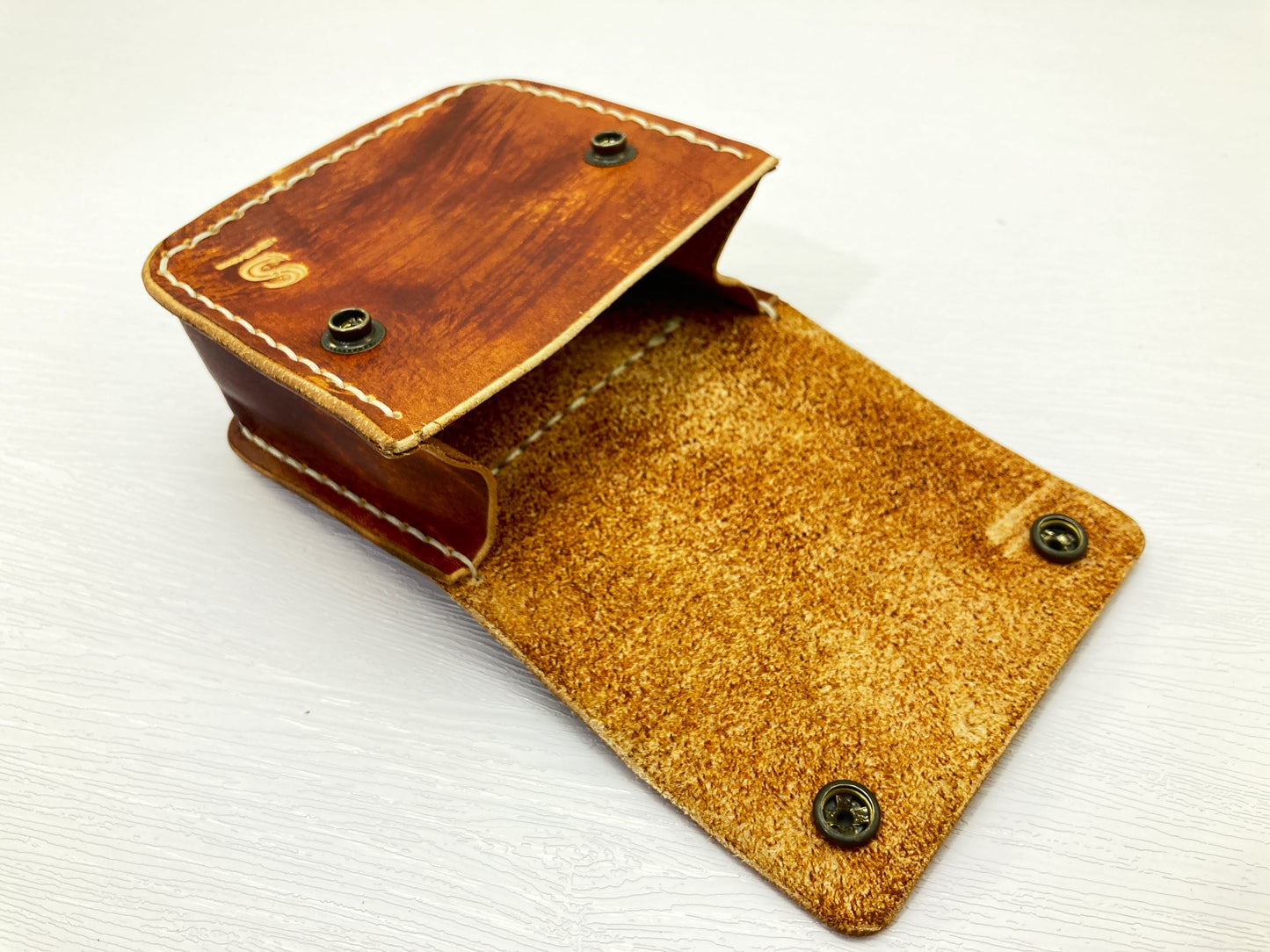 Mini foraging leather belt pouch with snap closure