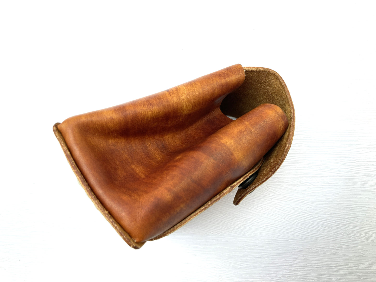 Mini foraging leather belt pouch with snap closure