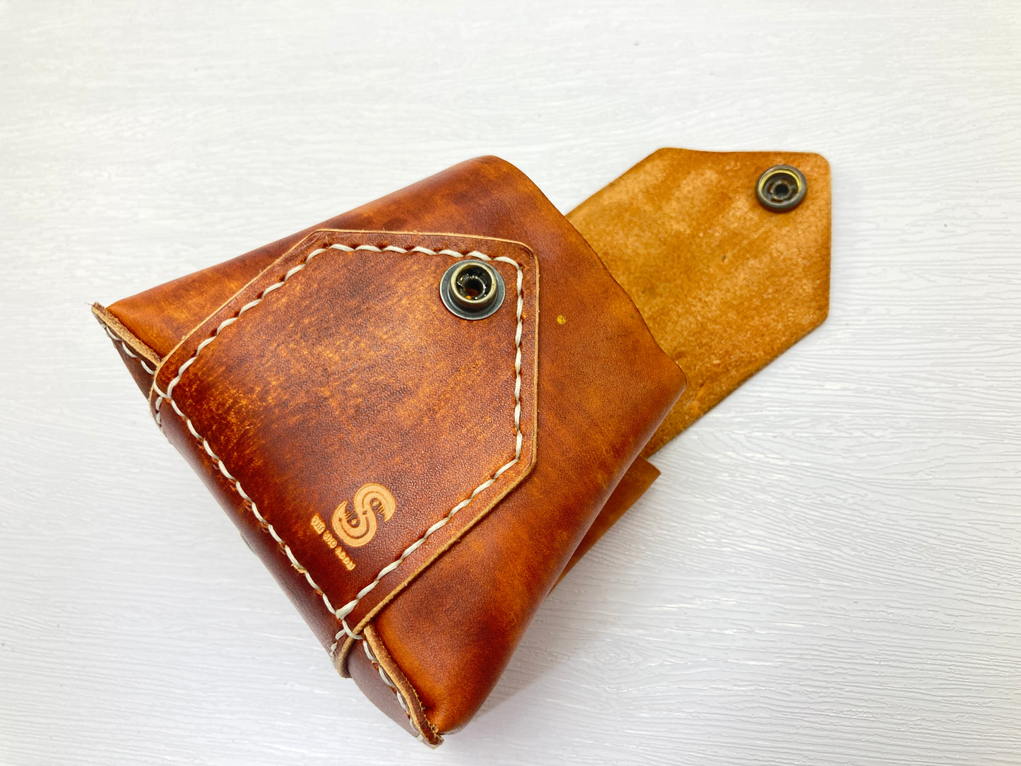 Mini foraging leather belt pouch with snap closure