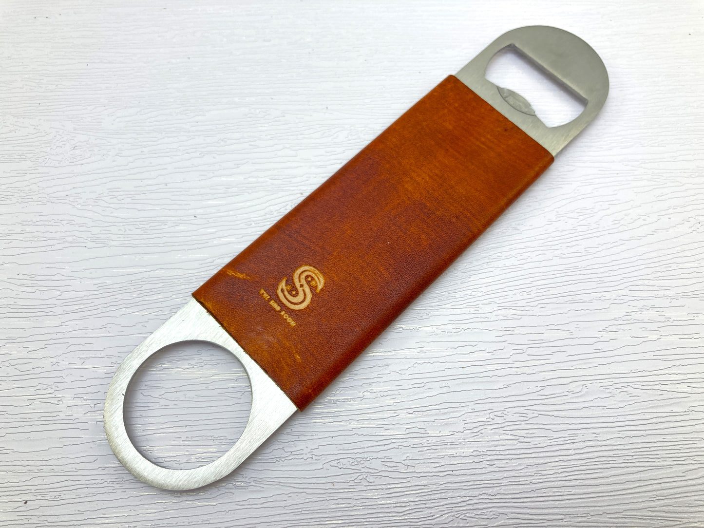 Bottle opener for wanderes