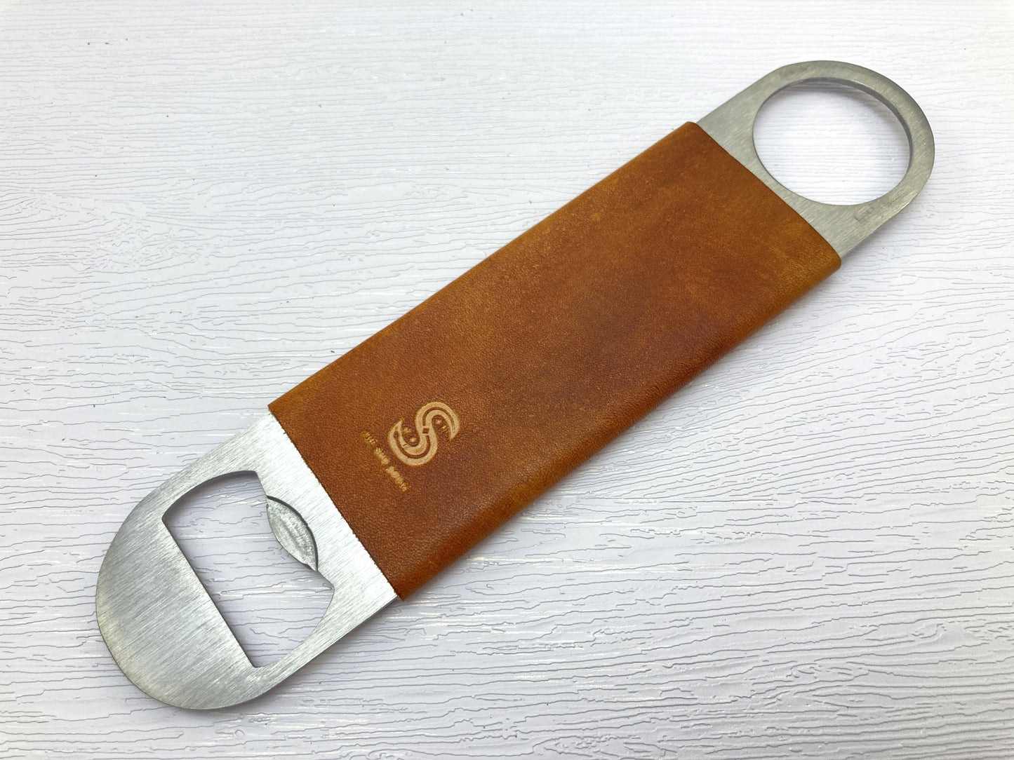 Bottle opener for wanderes