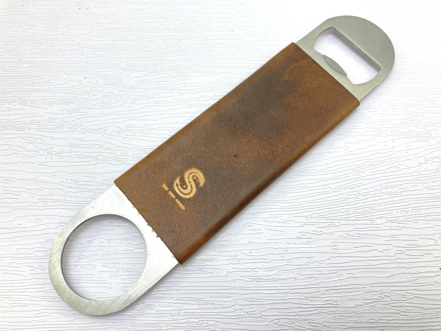 Bottle opener for wanderes