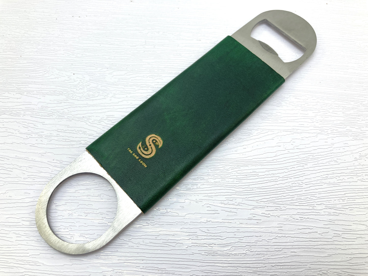 Bottle opener for wanderes