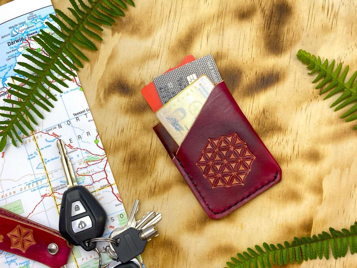 Nature inspired tri pocket card case