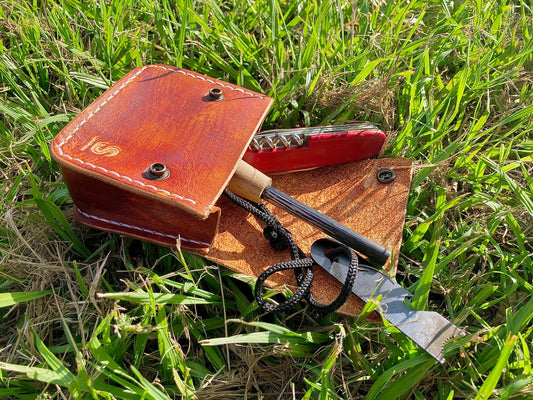 Mini foraging leather belt pouch with snap closure