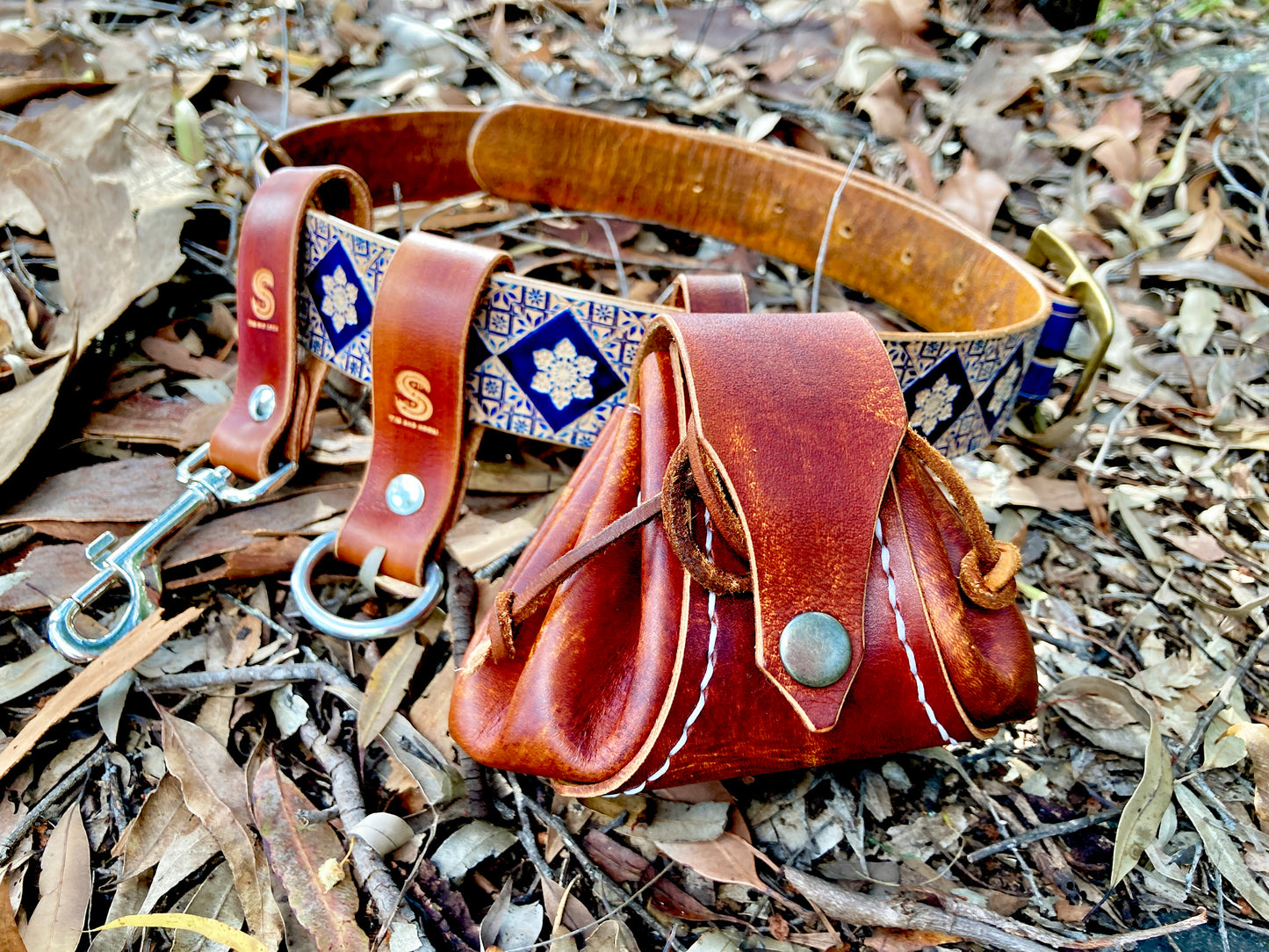 Mini foraging leather belt pouch with string