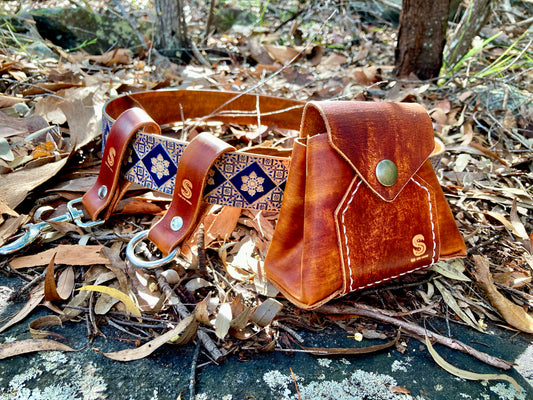 Mini foraging leather belt pouch with snap closure